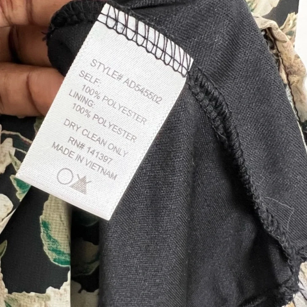 Astr the Label Floral Shorts Romper - Picture 6 of 6